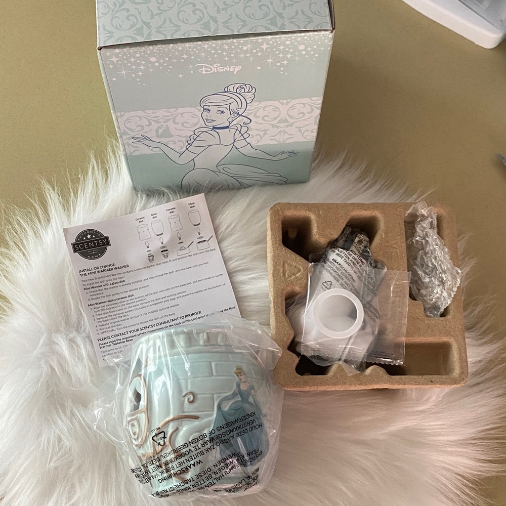 Scentsy Disney Cinderella Mini Warmer new in box - Picture 5 of 9
